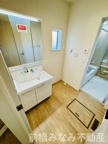 高崎市倉賀野町24-1期　２号棟(全３棟)　リナージュ　新築建売分譲の独立洗面台|朝の支度にも助かる、独立の洗髪洗面化粧台