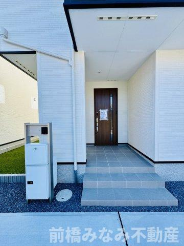 高崎市倉賀野町24-1期　２号棟(全３棟)　リナージュ　新築建売分譲の玄関|きれいな玄関です