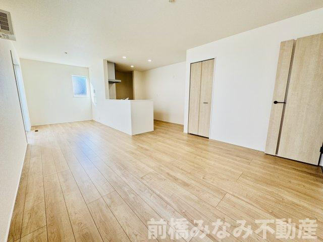 高崎市倉賀野町24-1期　２号棟(全３棟)　リナージュ　新築建売分譲の居間・リビング|おしゃれな居間です