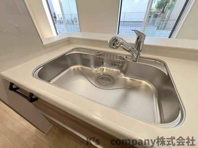 ●高座郡寒川町倉見　新築戸建　2号棟のキッチン|耐久性に優れたステンレス素材のシンク◇
