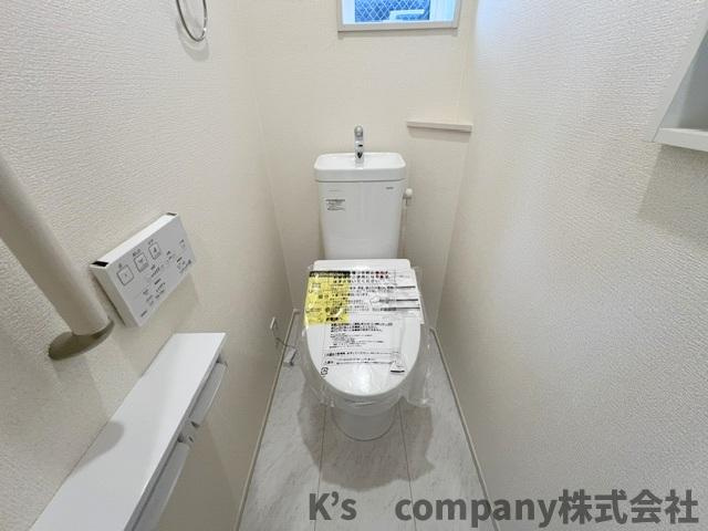 ●高座郡寒川町倉見　新築戸建　2号棟のトイレ|白を基調とした清潔感のあるトイレ◇