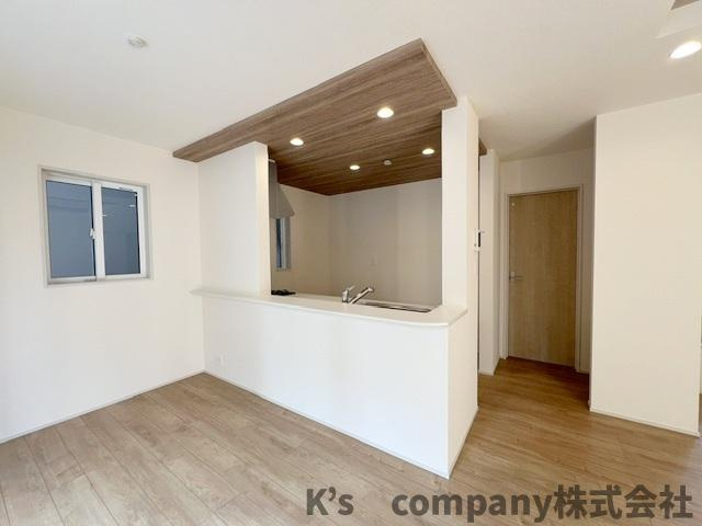 ●高座郡寒川町倉見　新築戸建　2号棟のダイニング|リビングにいるご家族を感じながらお料理ができるカウンターキッチン☆