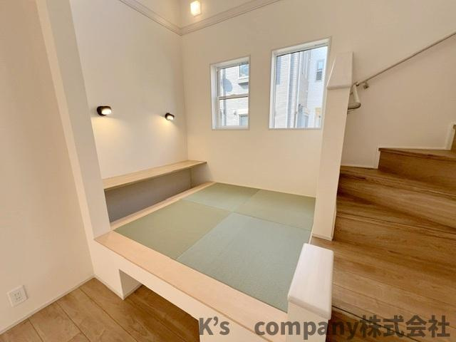 ●高座郡寒川町倉見　新築戸建　2号棟のその他|マルチスキップ2.5帖◇リビングにくつろぎの畳スペースのご用意があります☆