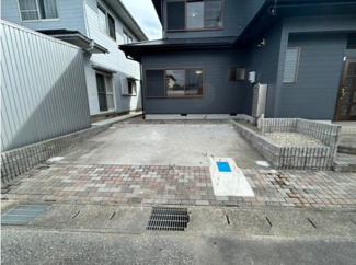 【駐車場】 | 揖斐郡大野町リフォーム済み中古住宅築30年！お車並列2台可能！リビングエアコン付き！4LDK！ | 揖斐郡大野町リフォーム済み中古住宅築30年！お車並列2台可能！リビングエアコン付き！4LDK！