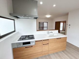 【キッチン】 | 揖斐郡大野町リフォーム済み中古住宅築30年！お車並列2台可能！リビングエアコン付き！4LDK！ | 揖斐郡大野町リフォーム済み中古住宅築30年！お車並列2台可能！リビングエアコン付き！4LDK！