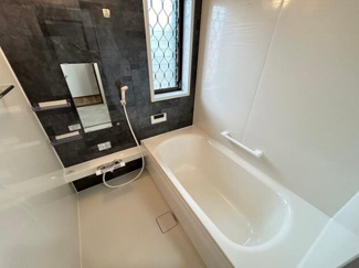 【浴室】 | 揖斐郡大野町リフォーム済み中古住宅築30年！お車並列2台可能！リビングエアコン付き！4LDK！ | 揖斐郡大野町リフォーム済み中古住宅築30年！お車並列2台可能！リビングエアコン付き！4LDK！