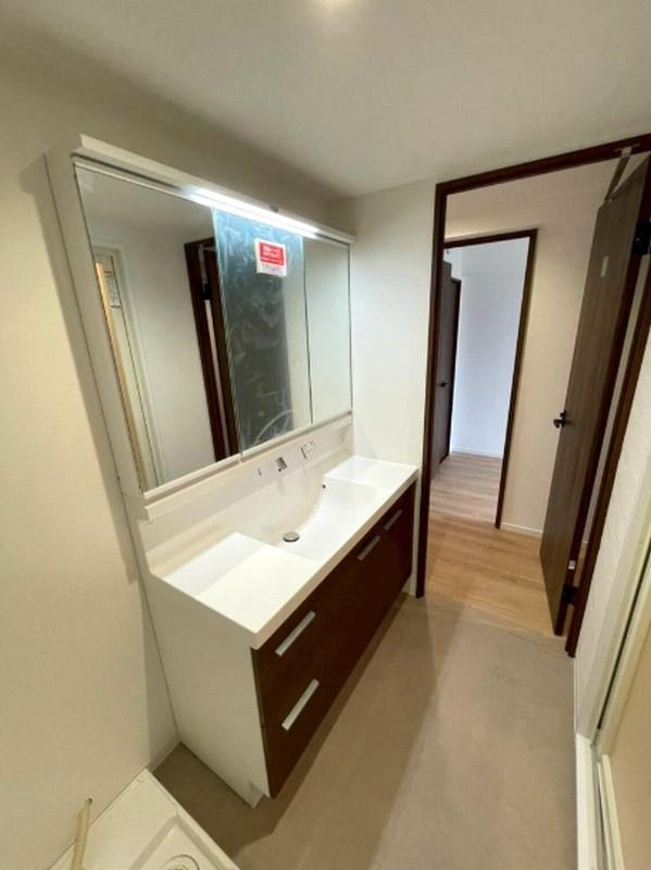 守口パークマンションの独立洗面台|シャワー付き洗面化粧台
■物件内覧・資金計画相談・住宅ローン相談、リフォーム相談、お問合せ受付中■
※当日・翌日のご内覧、ご相談はお電話でのお問合せがスムーズです！