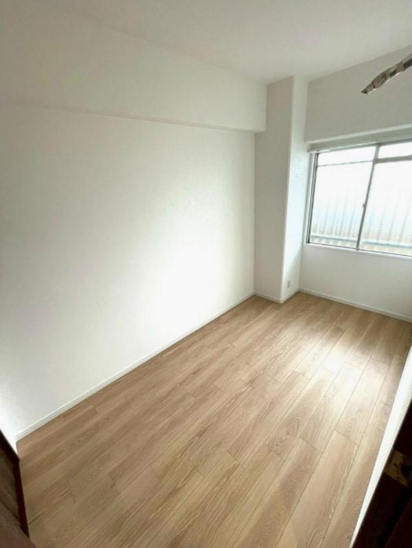 守口パークマンションの子供部屋|洋室4.2帖
■物件内覧・資金計画相談・住宅ローン相談、リフォーム相談、お問合せ受付中■
※当日・翌日のご内覧、ご相談はお電話でのお問合せがスムーズです！