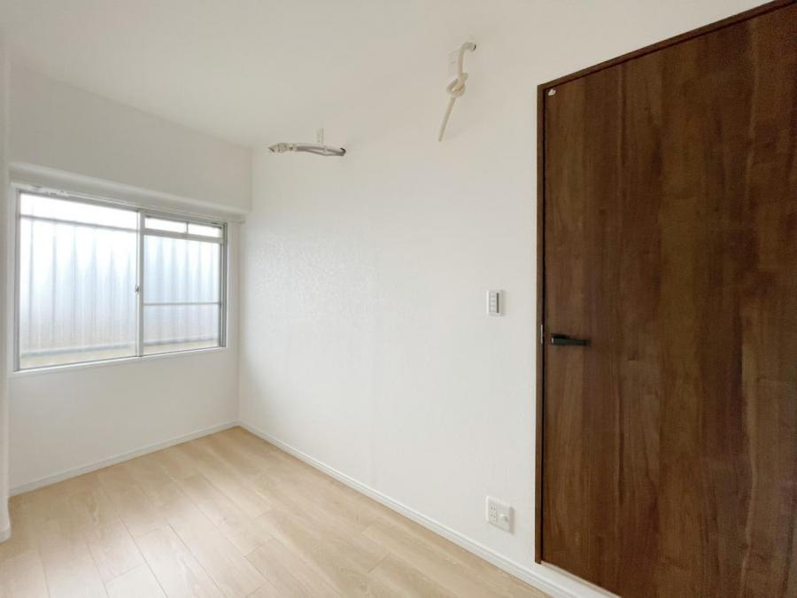 守口パークマンションの寝室|洋室4.2帖
■物件内覧・資金計画相談・住宅ローン相談、リフォーム相談、お問合せ受付中■
※当日・翌日のご内覧、ご相談はお電話でのお問合せがスムーズです！