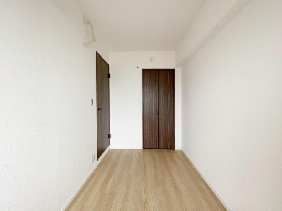 守口パークマンションの内装|洋室4.2帖
■物件内覧・資金計画相談・住宅ローン相談、リフォーム相談、お問合せ受付中■
※当日・翌日のご内覧、ご相談はお電話でのお問合せがスムーズです！