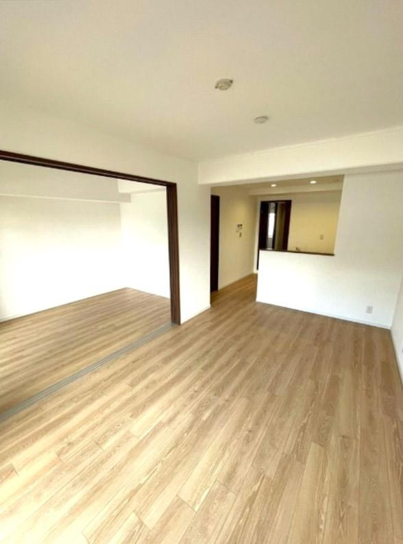 守口パークマンションの居間・リビング|LDK12.1帖
■物件内覧・資金計画相談・住宅ローン相談、リフォーム相談、お問合せ受付中■
※当日・翌日のご内覧、ご相談はお電話でのお問合せがスムーズです！