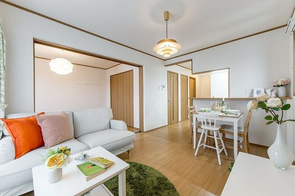 La Vita Brillanteの居間・リビング|高崎、前橋、伊勢崎エリアのお部屋探しはエンドスケープまで！お客様の理想お聞かせ下さい♪