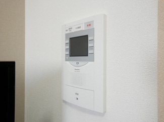 【セキュリティ】 | プレサンス谷町リーベ | モニター付きインターホンです