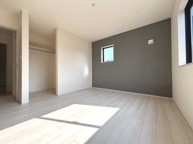 リーブルガーデン　本巣市下真桑第2　全3区画分譲の寝室|すべての居室にはたっぷり収納できる大型のクローゼット、各室に２４時間換気システムを設置しています。
排気ファンから低風量で24時間強制排気し、家の中の空気をいつも新鮮に保ちます。
