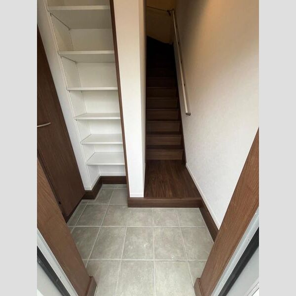 Bell Secondの玄関