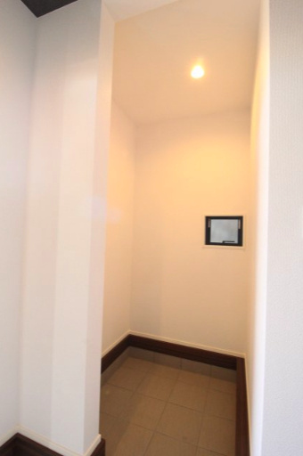 桟橋通3丁目　新築戸建　【内覧可能】の収納|玄関収納+クローゼット