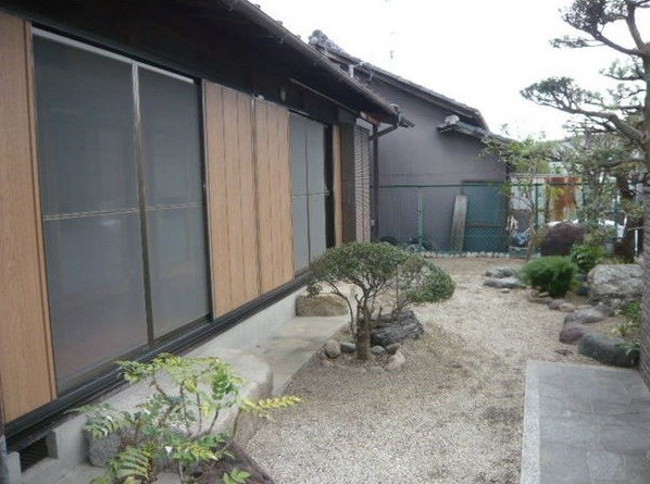 海老山町貸家の庭