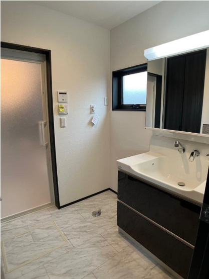 【内装】 | シックでオシャレな洗面スペース♪朝の支度も捗ります◎