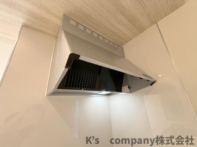◎高座郡寒川町倉見　新築戸建　3号棟のキッチン|お手入れのしやすいレンジフード☆