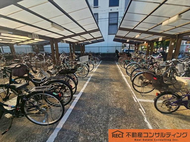 西宮グリーンマンション1号棟の駐輪場