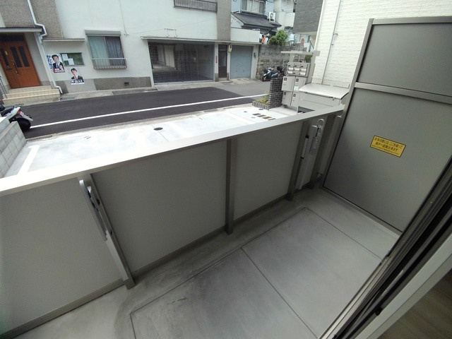 D-room旗塚通のバルコニー