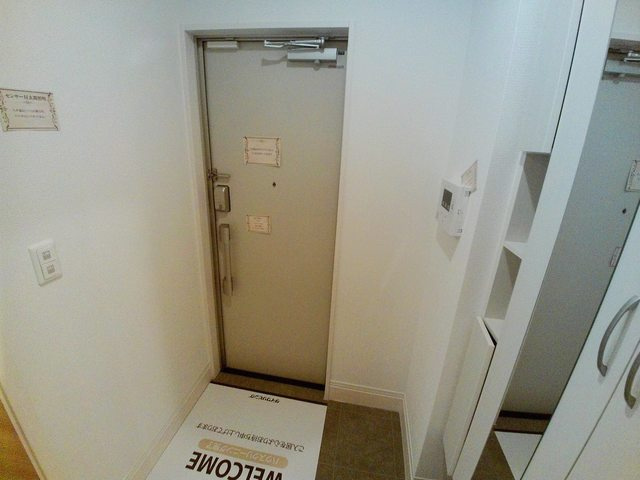 D-room旗塚通の玄関