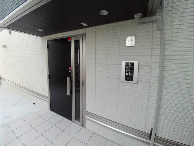 D-room旗塚通のエントランス