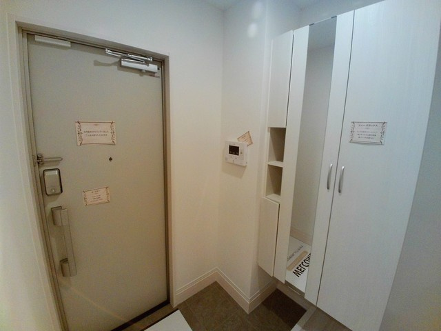 D-room旗塚通の玄関