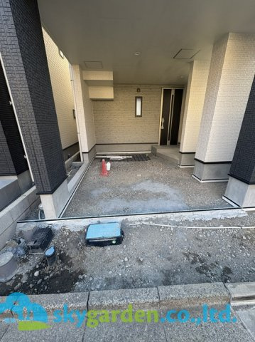 藤沢市本町3丁目　新築戸建　全3棟A号棟の駐車場|車をお持ちの方に嬉しい駐車場付きの物件です