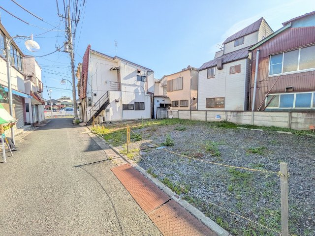 八王子市　長房町　建築条件無し売地の前面道路含む現地写真|～北側4ｍ道路に面しています～