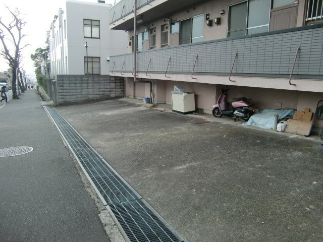 アーバン六甲の駐車場