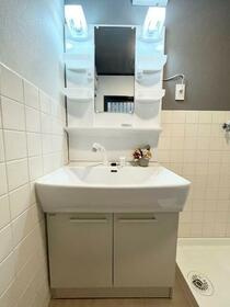 蔀屋本町　中古一戸建ての独立洗面台|シャワー付き洗面化粧台
■物件内覧・資金計画相談・住宅ローン相談、リフォーム相談、お問合せ受付中■
※当日・翌日のご内覧、ご相談はお電話でのお問合せがスムーズです！