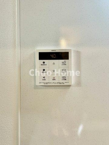 荒川区町屋3中古住宅の発電・温水設備|【給湯リモコン】外での一日を忘れさせてくれるオートバス機能でお好みの湯量・温度に調整された浴槽。