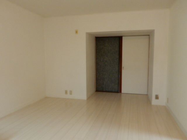 グリーンヒル舞子Aの居間・リビング