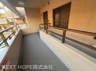 【その他共用部分】 | ステイツ雲雀丘花屋敷 | 玄関前の廊下です♪