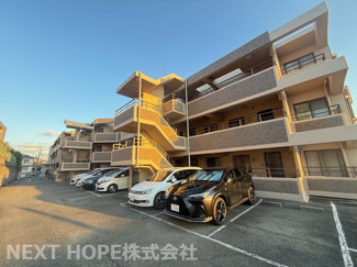【外観】 | ステイツ雲雀丘花屋敷 | 【ステイツ雲雀丘花屋敷】地上3階建　総戸数２８戸　ご紹介のお部屋は２階部分です♪令和７年５月室内リフォーム済み！お待たせ無しで即ご入居していただけます！！