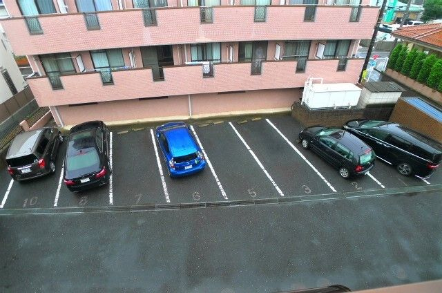 ヴィラトリアノンの駐車場