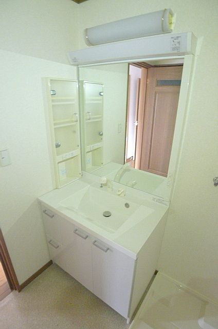 ヴィラトリアノンの洗面所