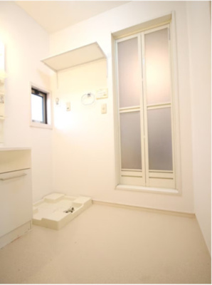 【洗面所】 | ローベンハイツ上沢Ｂ | 明るい洗面所です