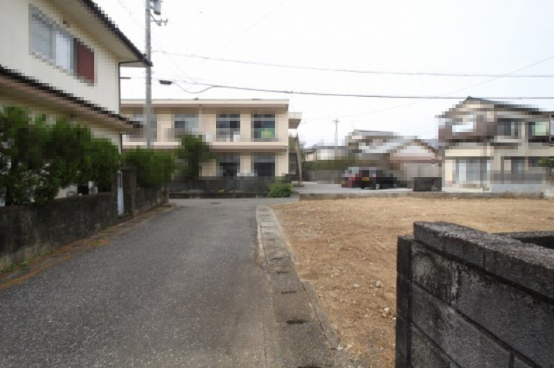 介良乙　新築戸建　⑱の前面道路含む現地写真|南西側　私道4.0ｍ　接面10.4ｍ　北西側　公道5.1ｍ　接面15.0ｍ