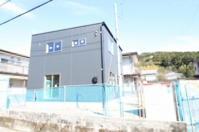 介良乙　新築戸建　⑱の前面道路含む現地写真|南西側　私道4.0ｍ　接面10.4ｍ　北西側　公道5.1ｍ　接面15.0ｍ