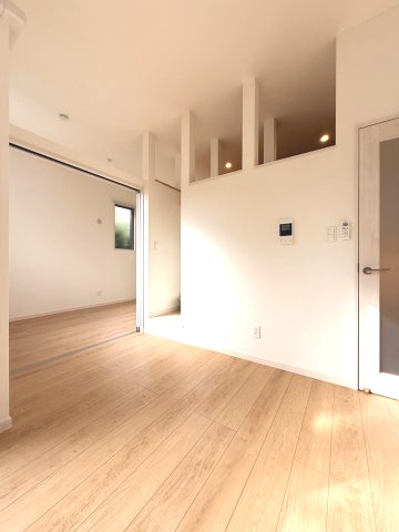 モアメゾン中央公園前の居間・リビング|8.2帖のLDK