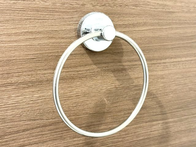 モアメゾン中央公園前のトイレ|タオル掛けもおしゃれ