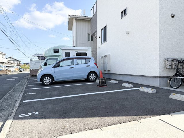 モアメゾン中央公園前の駐車場|敷地内の駐車場