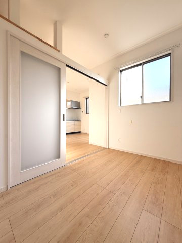 モアメゾン中央公園前の洋室|5.1帖の洋室