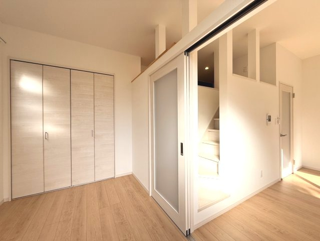 モアメゾン中央公園前の洋室|5.1帖の洋室