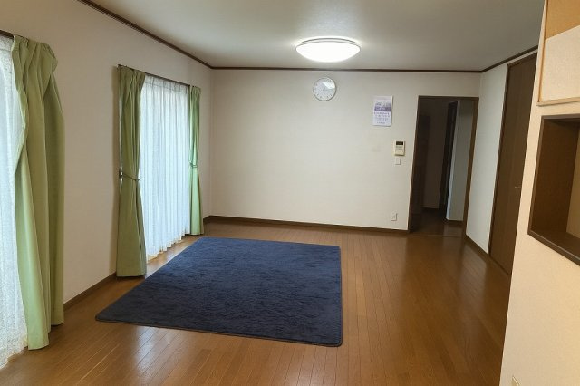 小牧市岩崎原１丁目　中古戸建の居間・リビング|※AIで加工した写真となり現況と異なります。