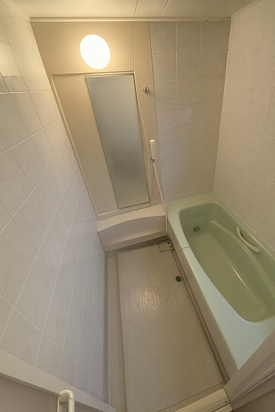 小牧市岩崎原１丁目　中古戸建の浴室|※AIで加工した写真となり現況と異なります。