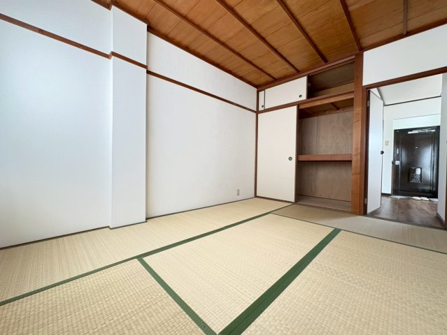 千里七尾マンションの洋室