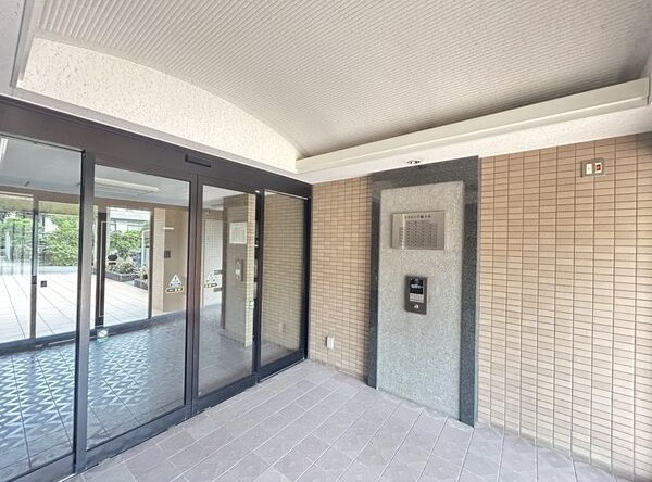 ヒルトップ藤ヶ丘のエントランス